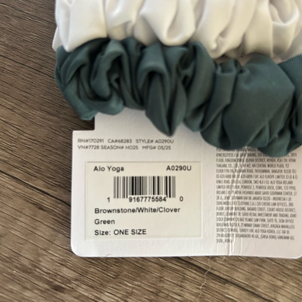 ALO BUNDLE - Socks & Scrunchies - Picture 5 of 7
